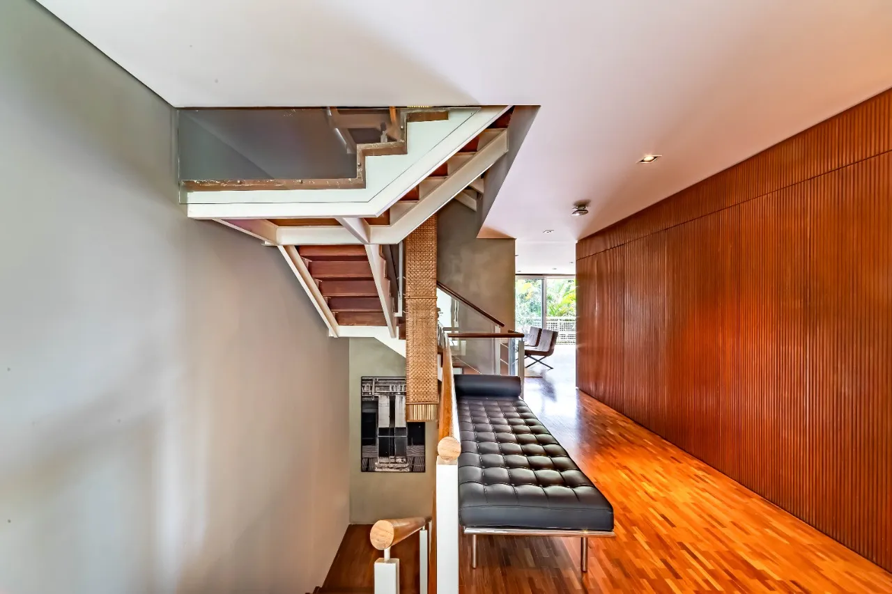 Casa com projeto amplo e iluminado, para viver com segurança, em um condomínio no Alto de Pinheiros. – 19287