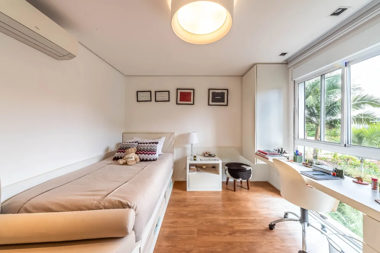 Casa com projeto amplo e iluminado, para viver com segurança, em um condomínio no Alto de Pinheiros. – 19287