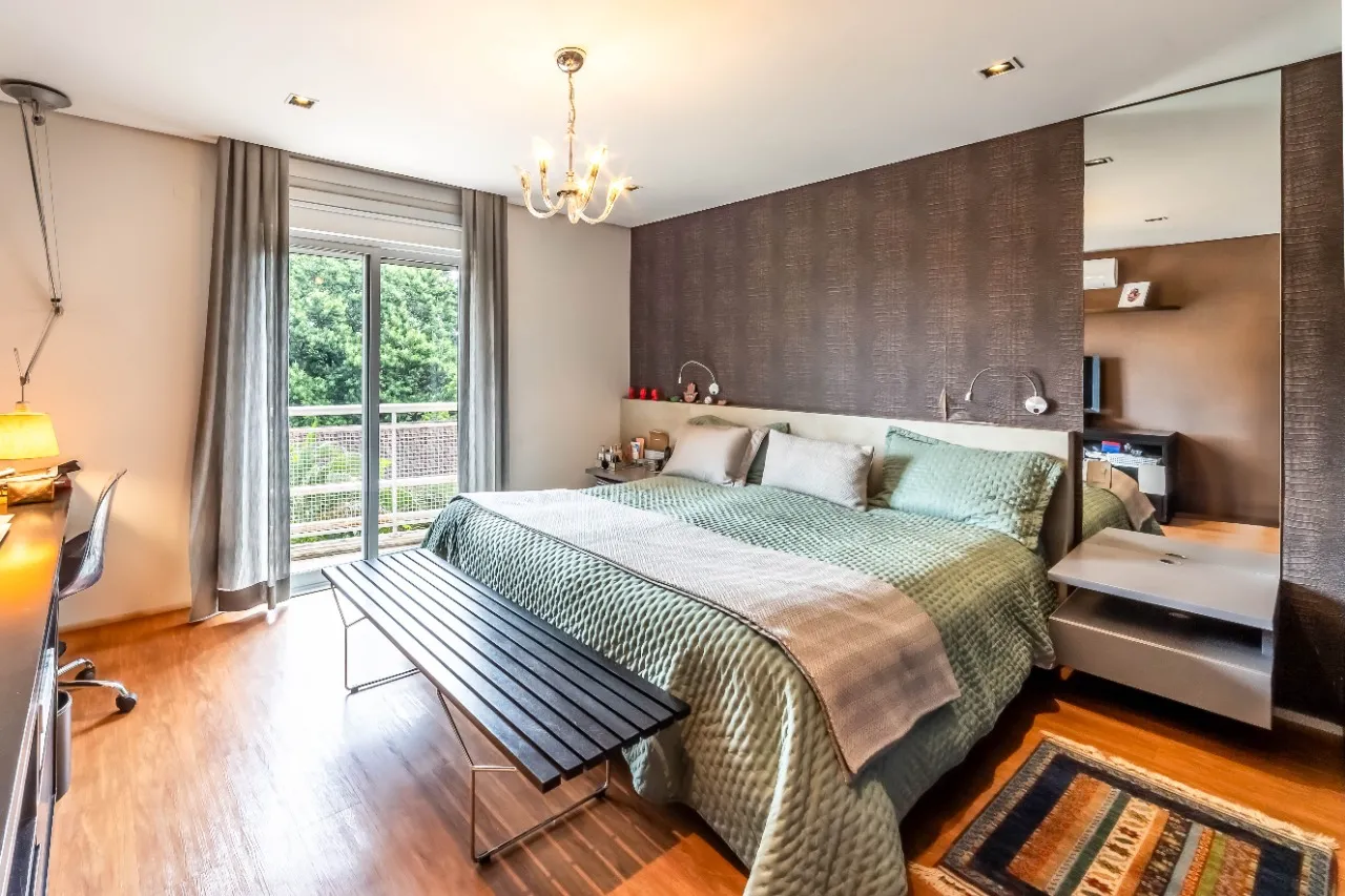 Casa com projeto amplo e iluminado, para viver com segurança, em um condomínio no Alto de Pinheiros. – 19287