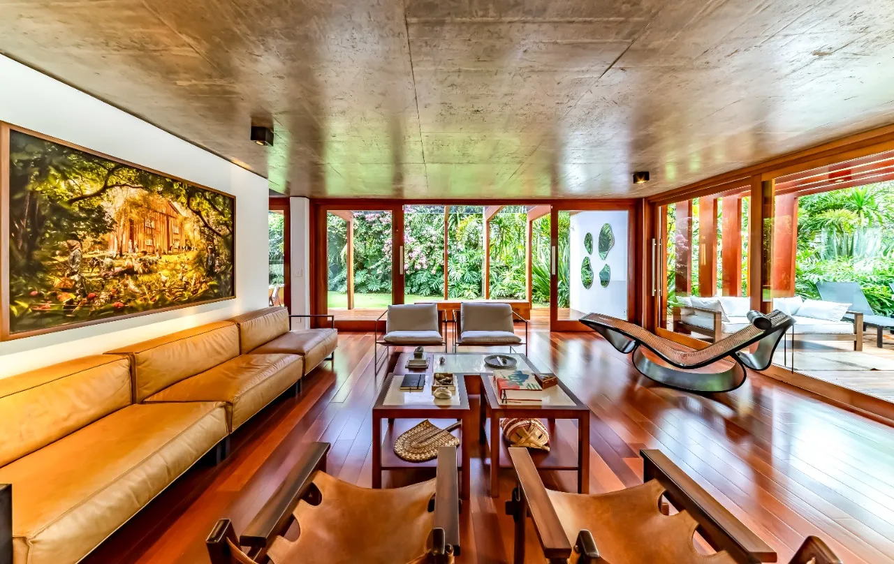 Casa com projeto cheio de bossa, acabamentos naturais e um paisagismo tropical, em Alto de Pinheiros – 19289