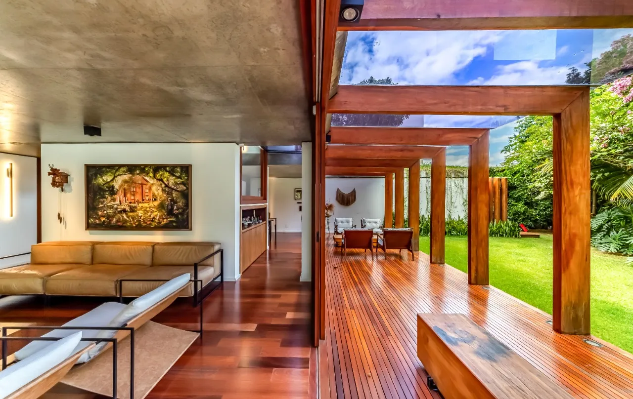 Casa com projeto cheio de bossa, acabamentos naturais e um paisagismo tropical, em Alto de Pinheiros – 19289