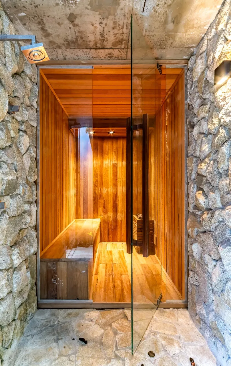 Casa com projeto cheio de bossa, acabamentos naturais e um paisagismo tropical, em Alto de Pinheiros – 19289