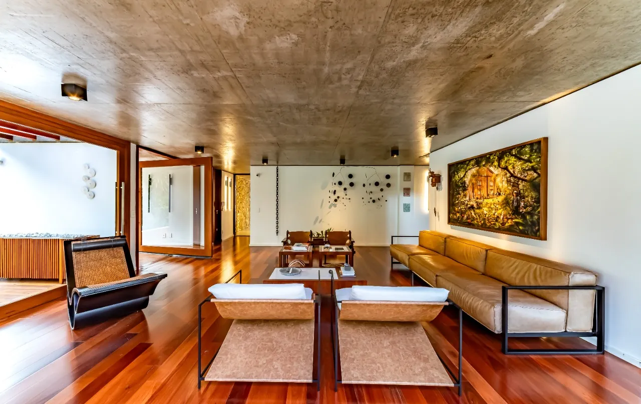 Casa com projeto cheio de bossa, acabamentos naturais e um paisagismo tropical, em Alto de Pinheiros – 19289