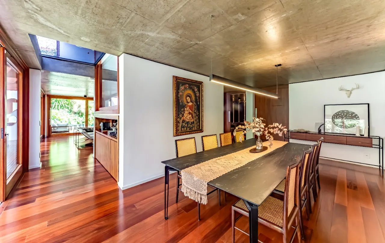 Casa com projeto cheio de bossa, acabamentos naturais e um paisagismo tropical, em Alto de Pinheiros – 19289