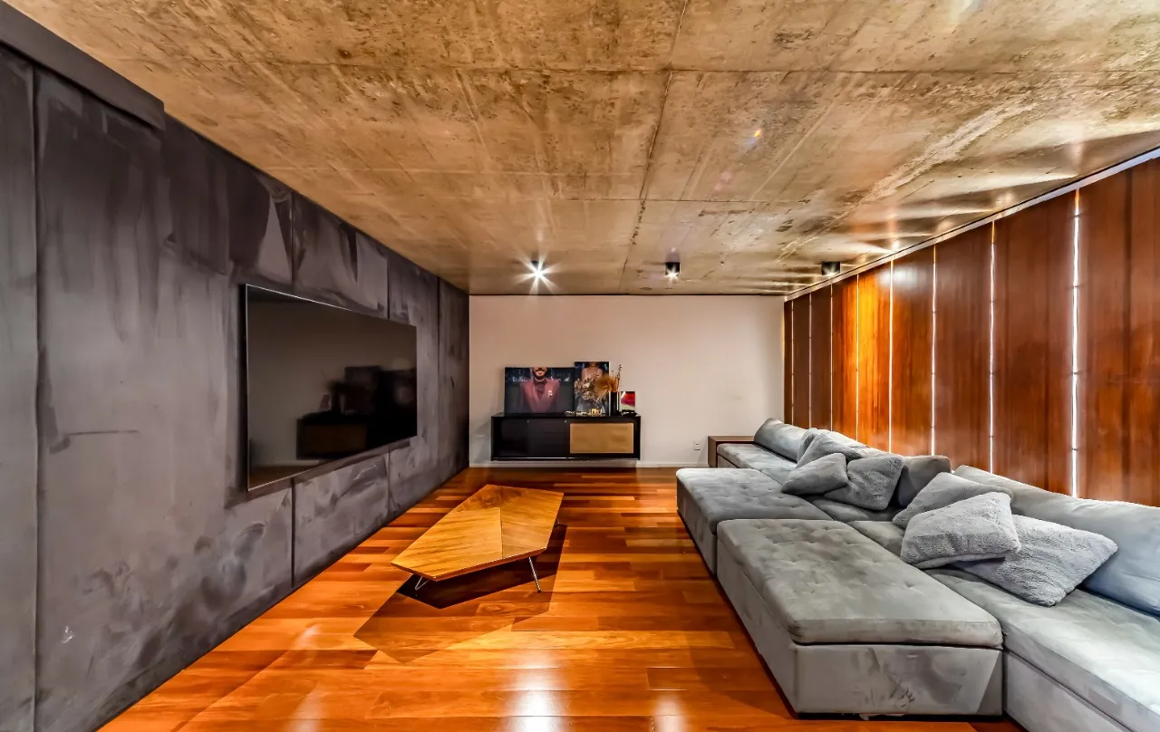 Casa com projeto cheio de bossa, acabamentos naturais e um paisagismo tropical, em Alto de Pinheiros – 19289