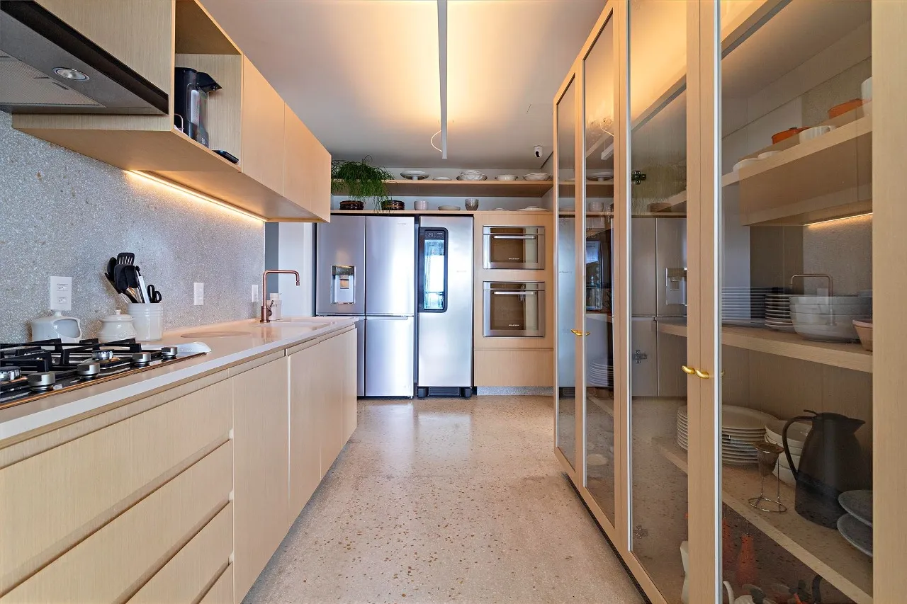 Apartamento sofisticado com varanda gourmet e porteira fechada próximo ao Parque Ibirapuera – 19612