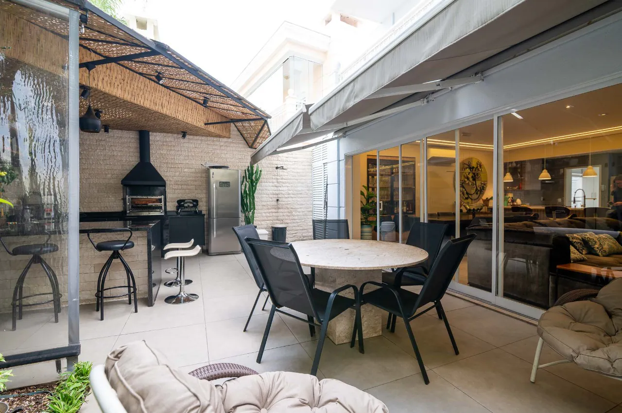 Casa Reformada em Condomínio Diferenciado em Moema – CA1208