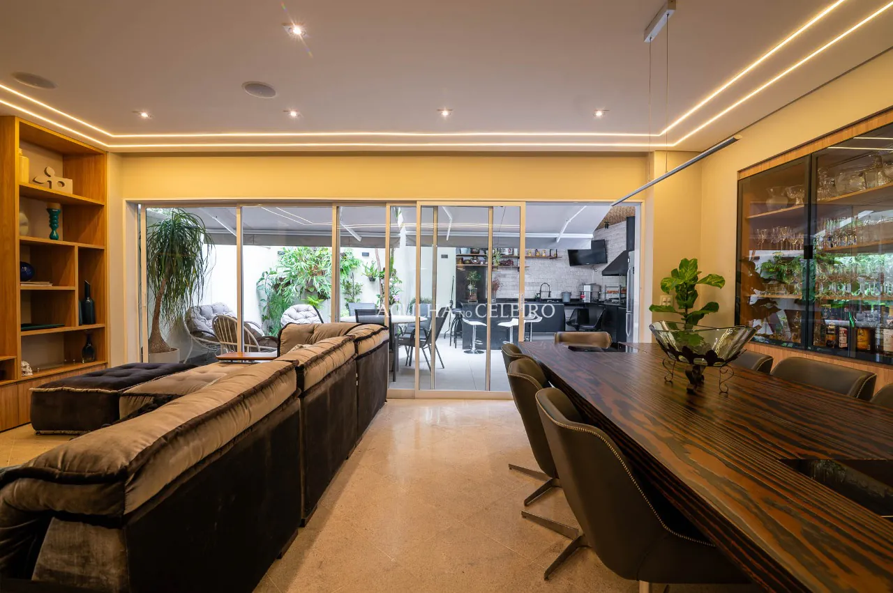 Casa Reformada em Condomínio Diferenciado em Moema – CA1208