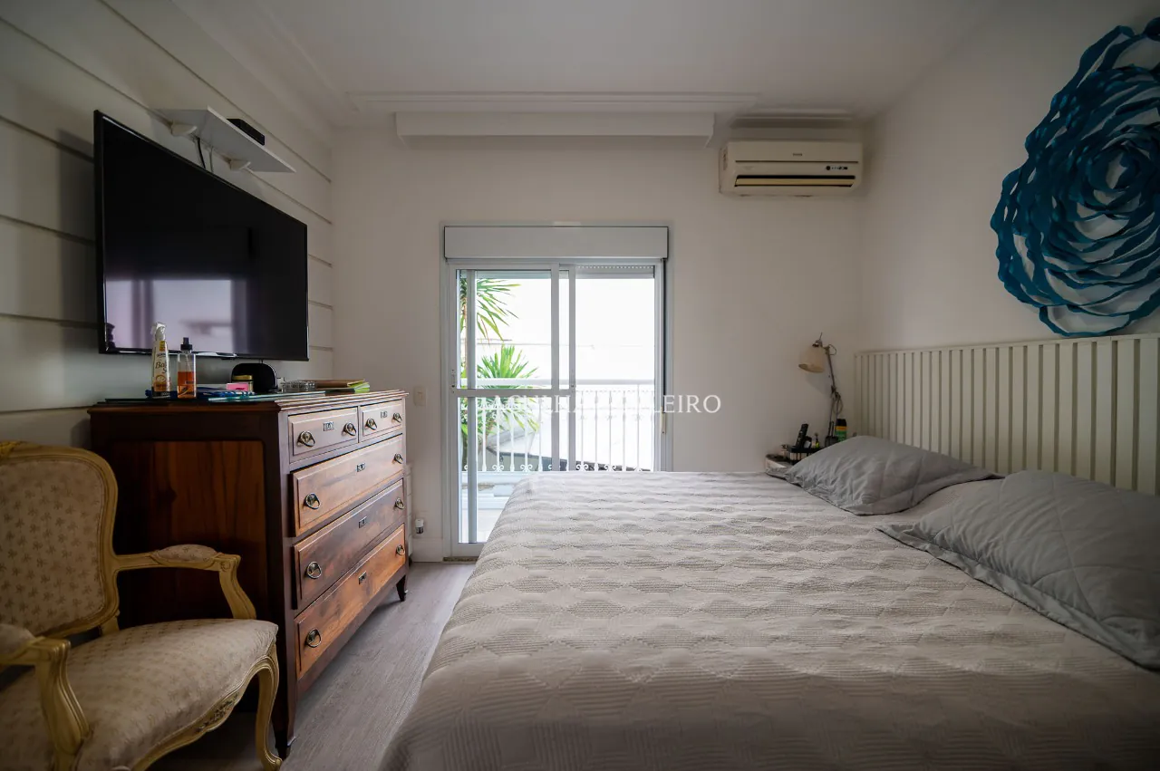 Casa Reformada em Condomínio Diferenciado em Moema – CA1208