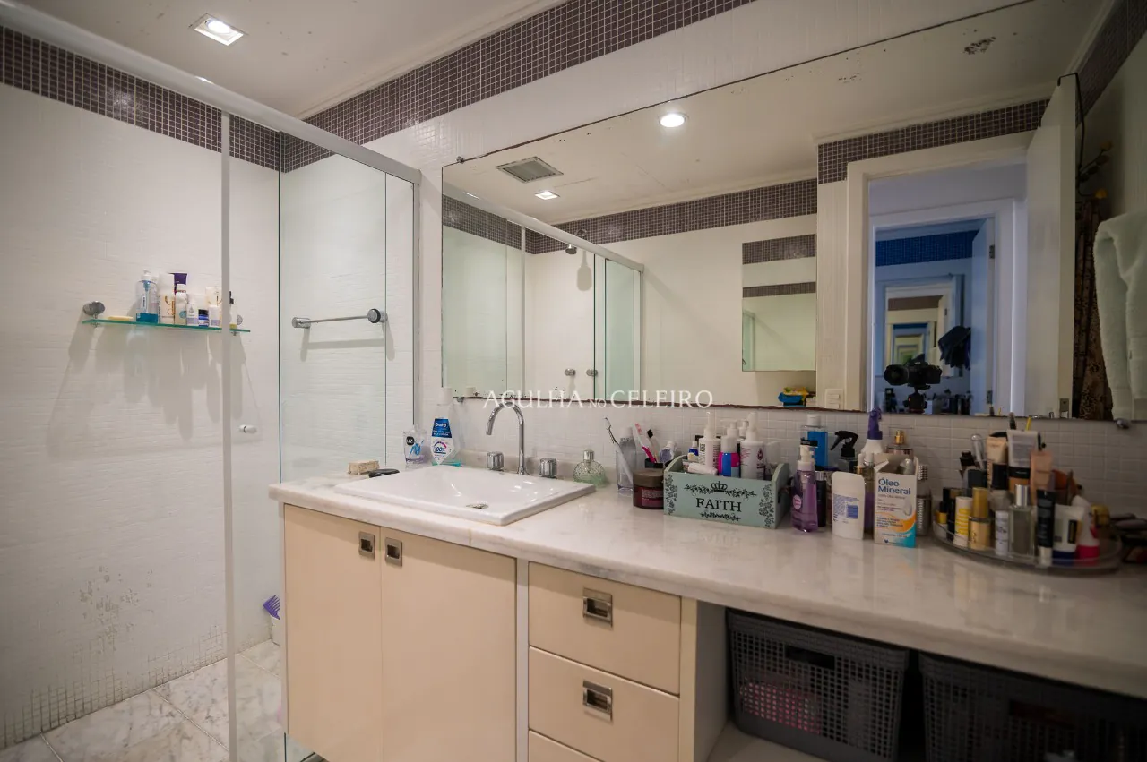 Casa Reformada em Condomínio Diferenciado em Moema – CA1208