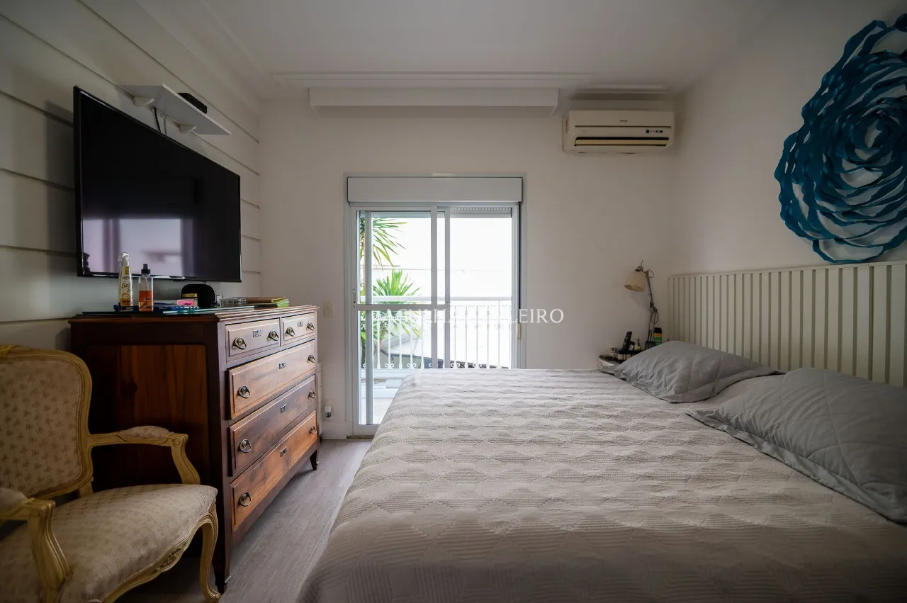 Casa Reformada em Condomínio Diferenciado em Moema – CA1208