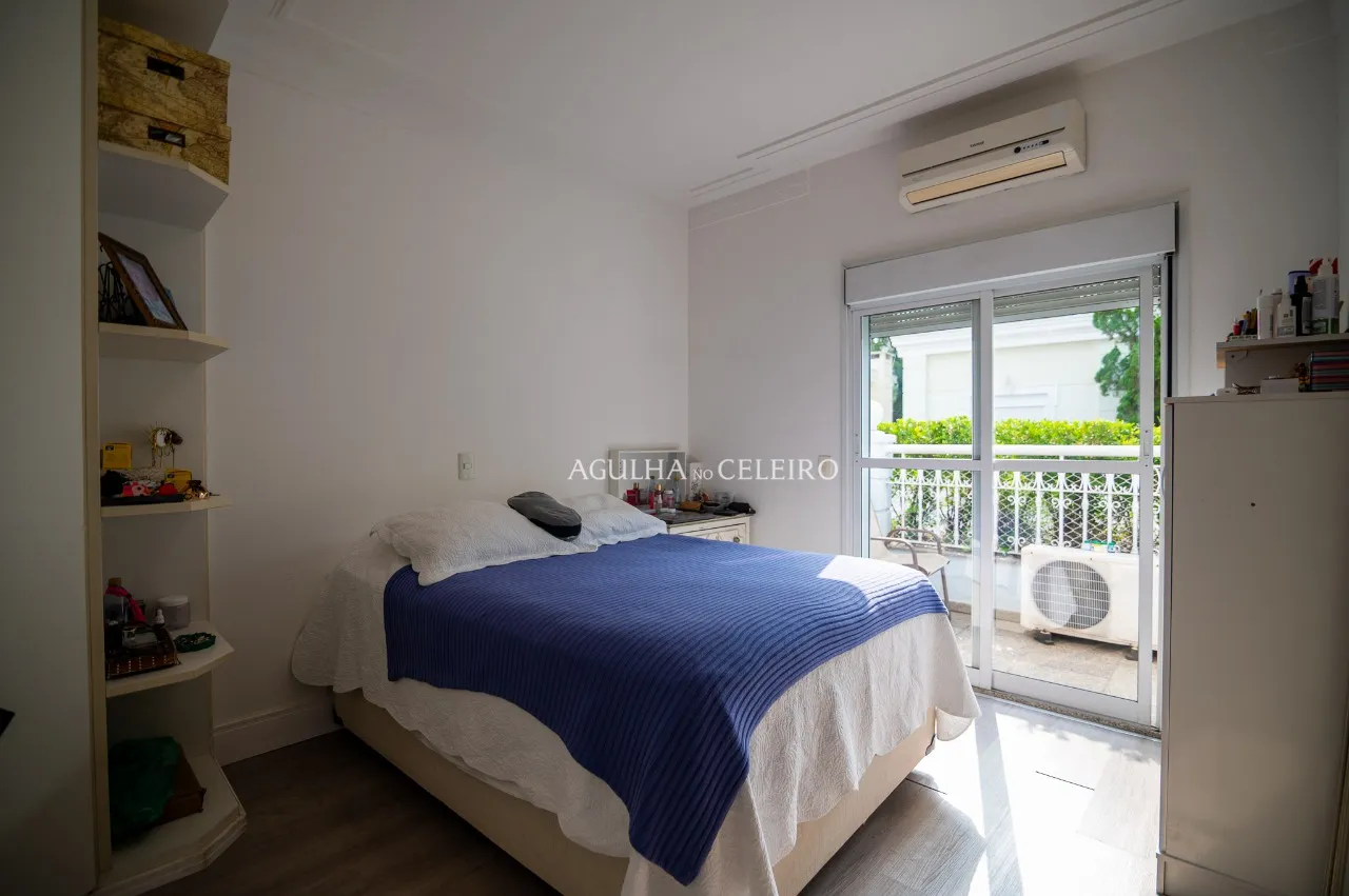 Casa Reformada em Condomínio Diferenciado em Moema – CA1208