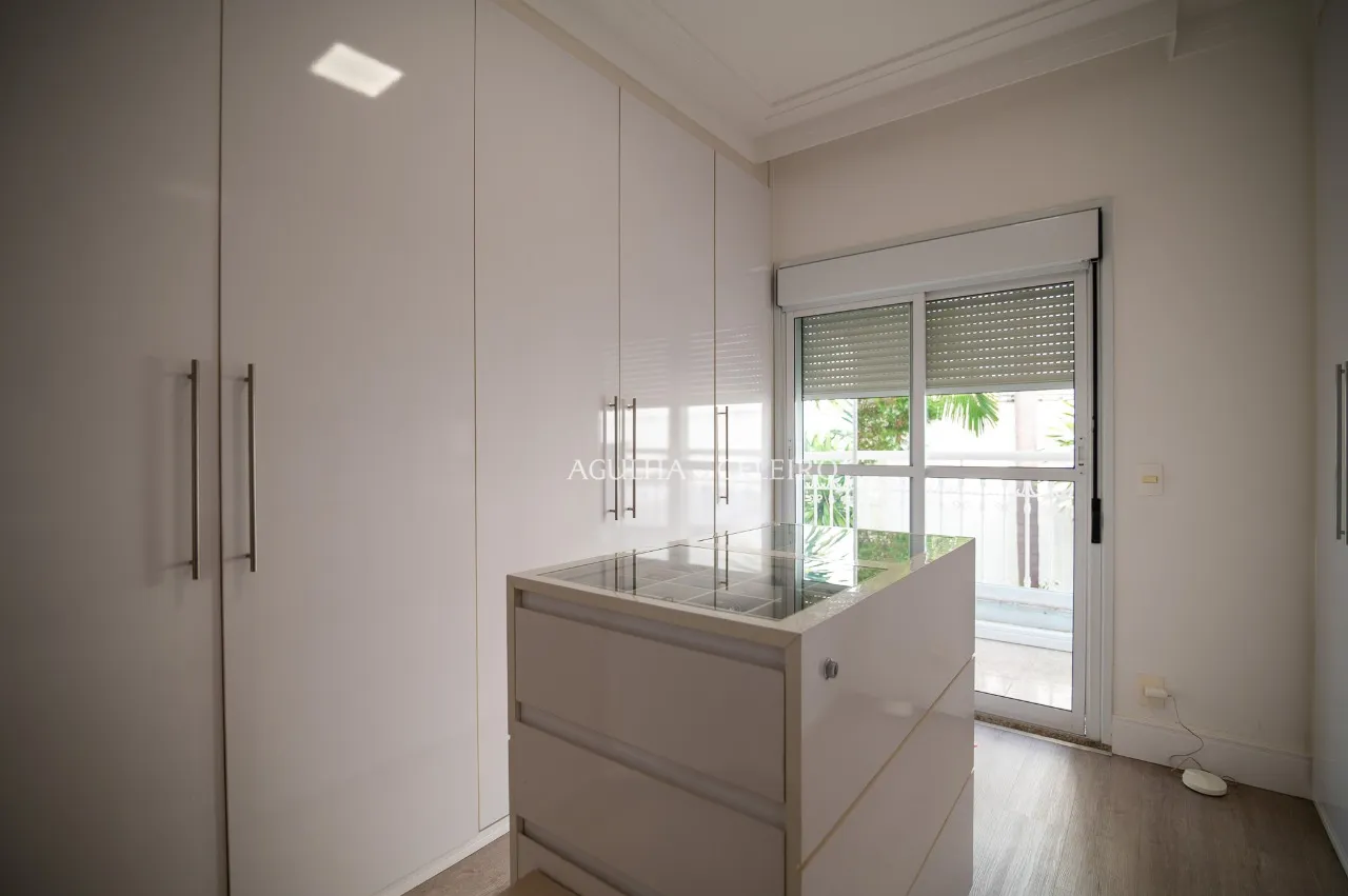 Casa Reformada em Condomínio Diferenciado em Moema – CA1208