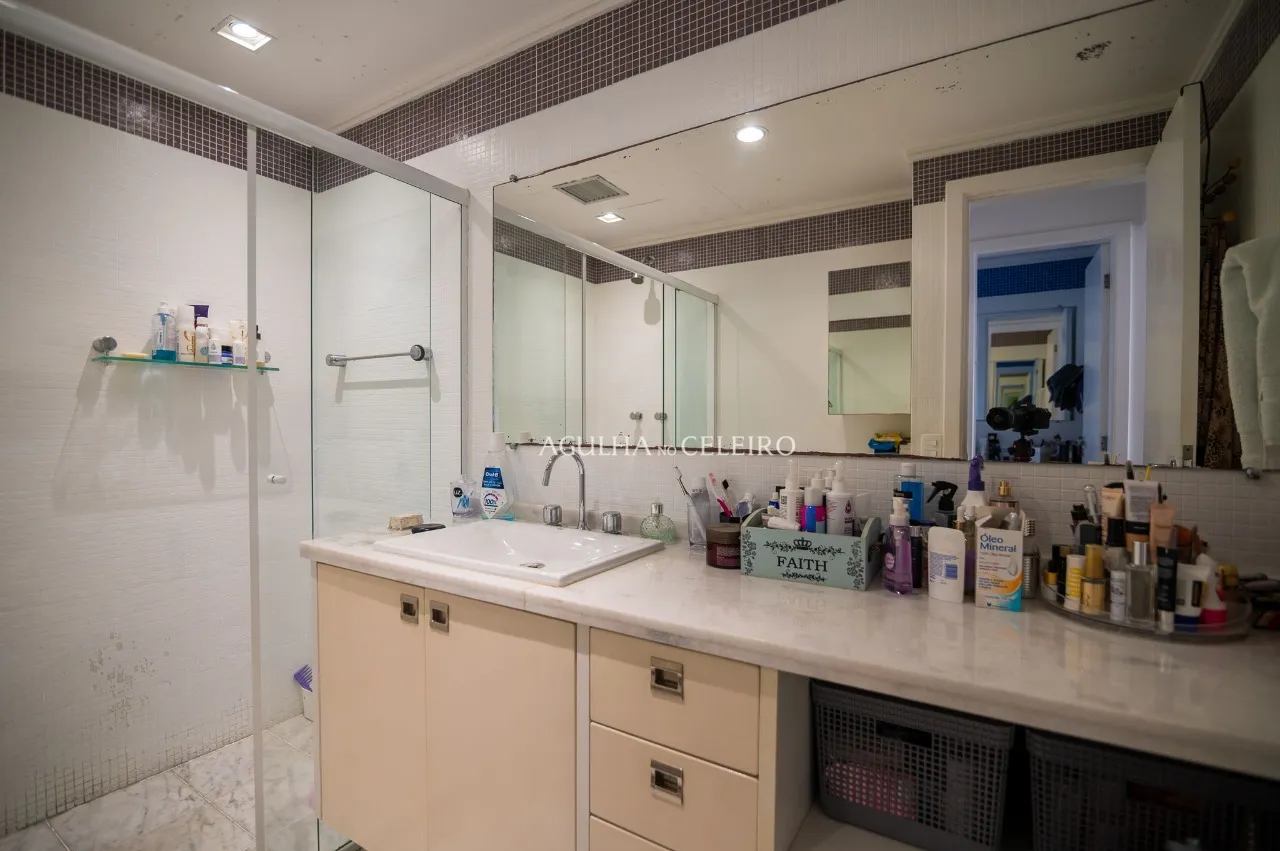 Casa Reformada em Condomínio Diferenciado em Moema – CA1208