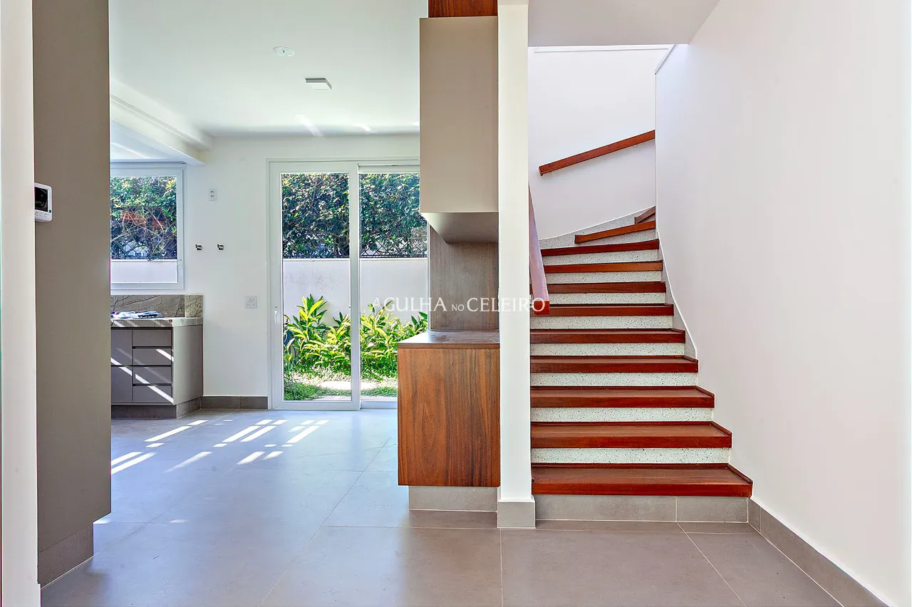 casa-novinha-em-folha-e-com-muita-luz-natural-no-alto-de-pinheiros-19468-8