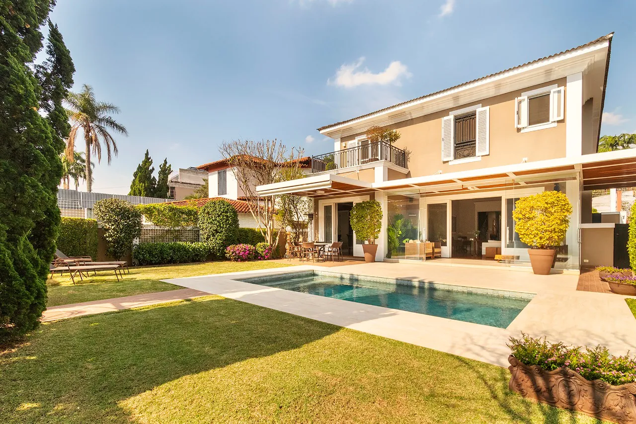 Casa com projeto assinado por Bi Crisóstomo. – 11958