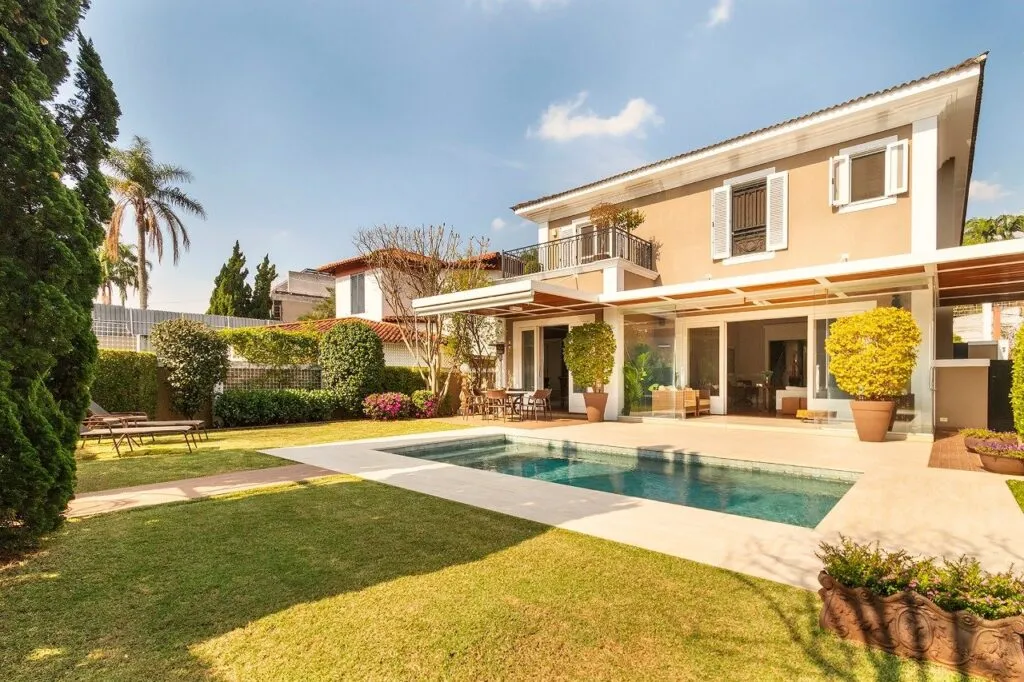 Casa com projeto assinado por Bi Crisóstomo. – 11958