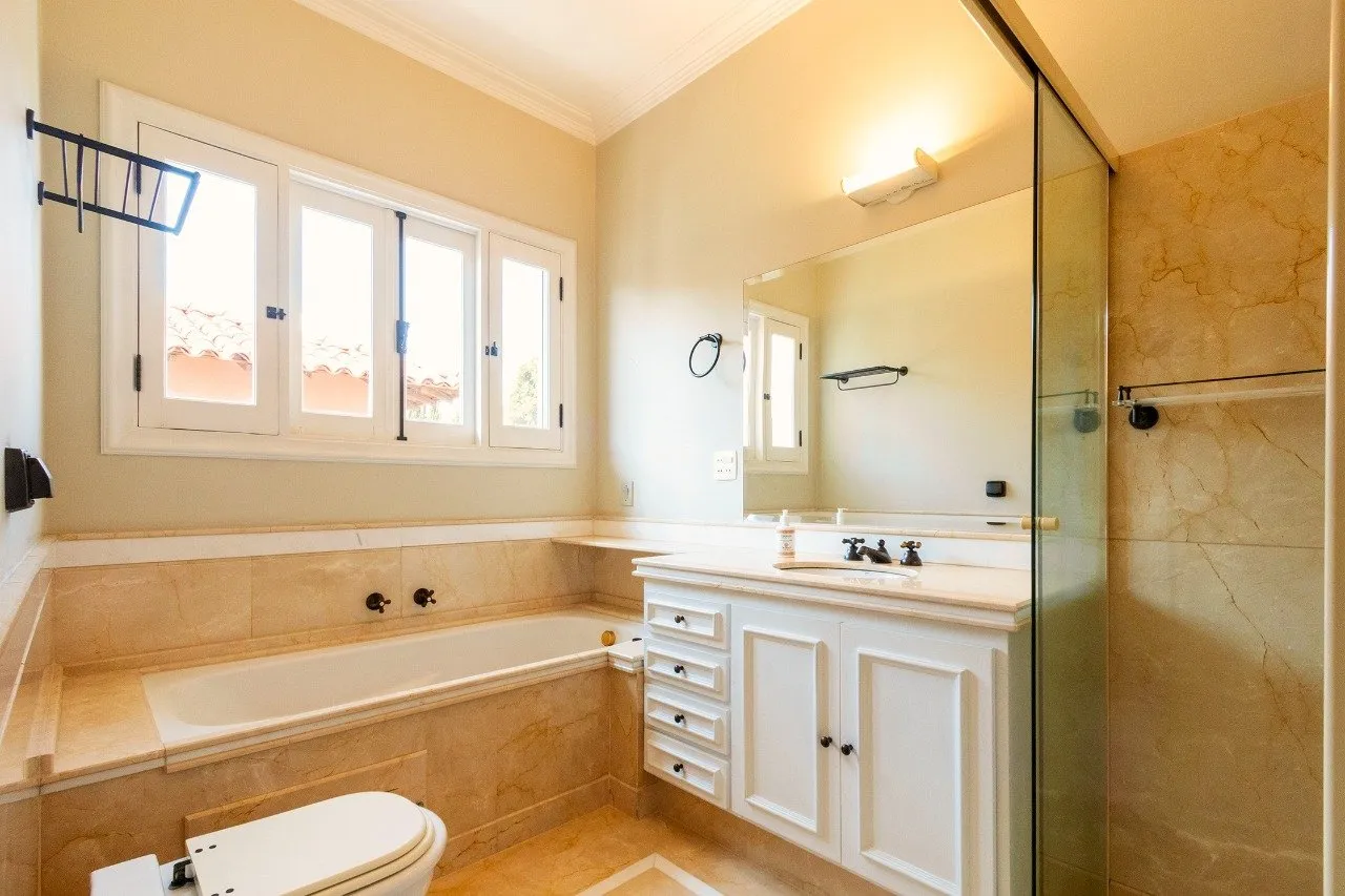 Casa com projeto assinado por Bi Crisóstomo. – 11958