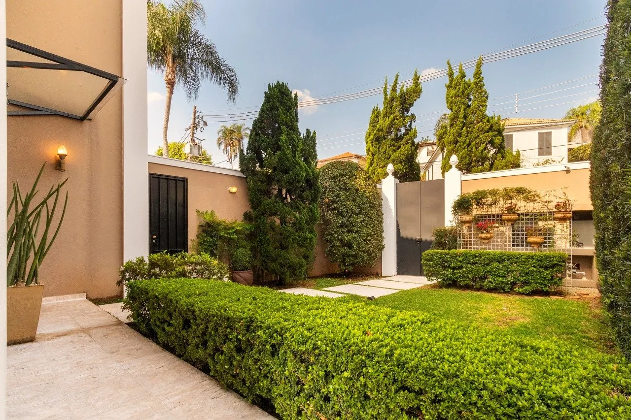 Casa com projeto assinado por Bi Crisóstomo. – 11958