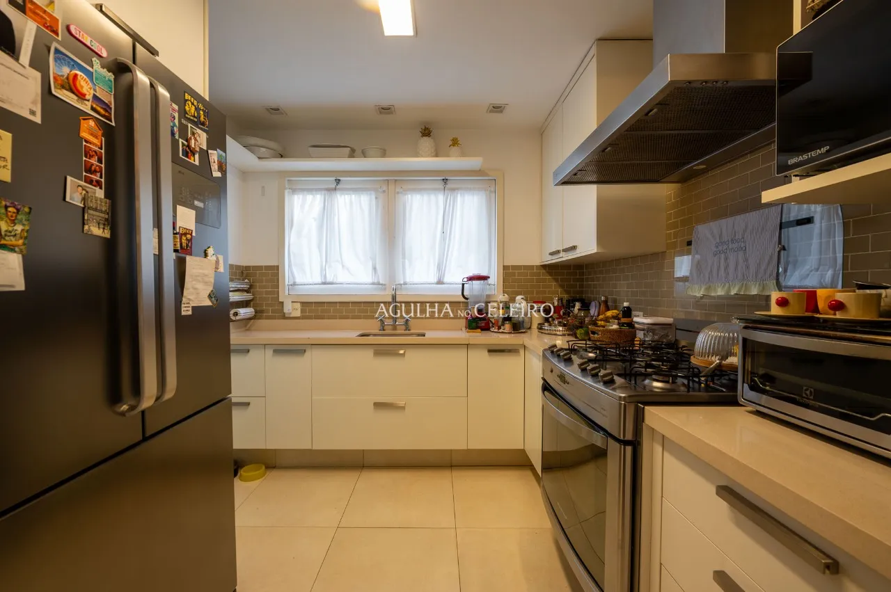 Uma casa de vila com alma, estilo e uma jabuticabeira no centro á venda na Vila Olímpia – 17833