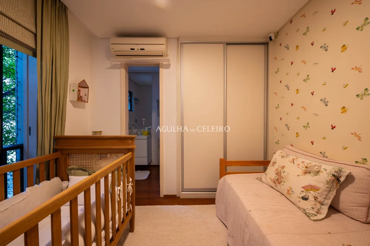 Uma casa de vila com alma, estilo e uma jabuticabeira no centro á venda na Vila Olímpia – 17833