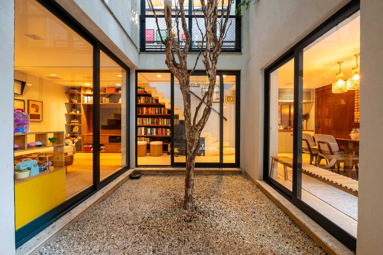 Uma casa de vila com alma, estilo e uma jabuticabeira no centro á venda na Vila Olímpia – 17833