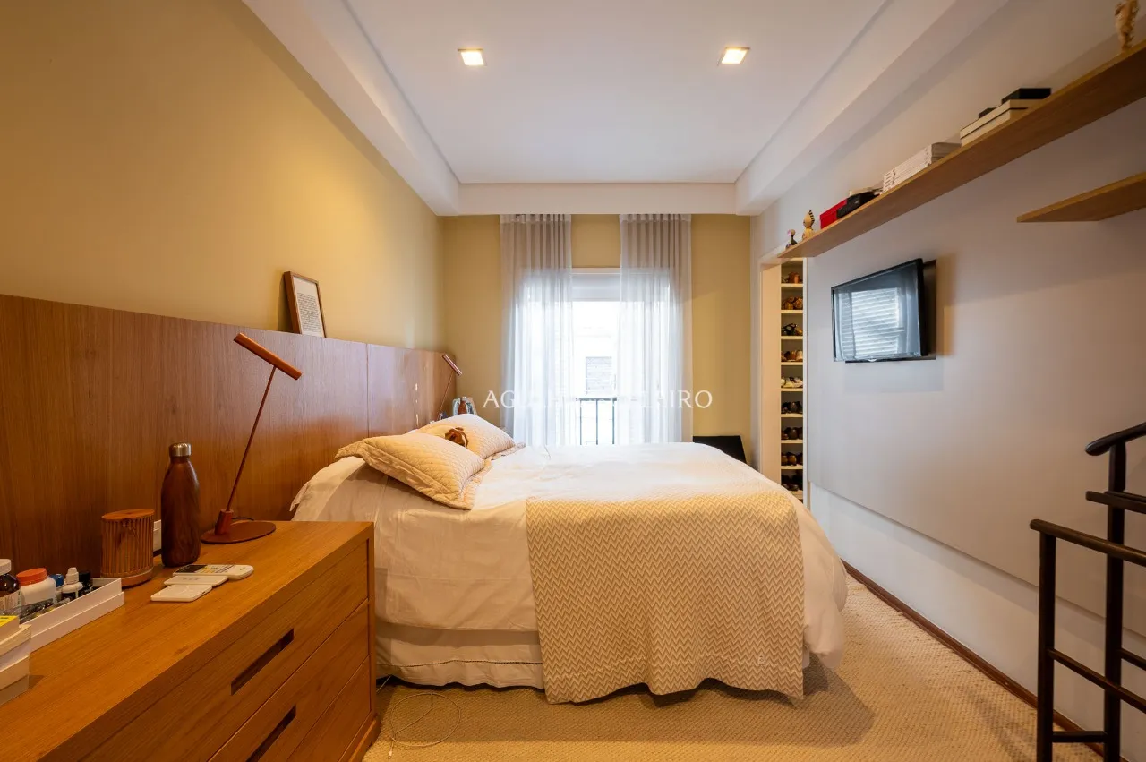 Uma casa de vila com alma, estilo e uma jabuticabeira no centro á venda na Vila Olímpia – 17833