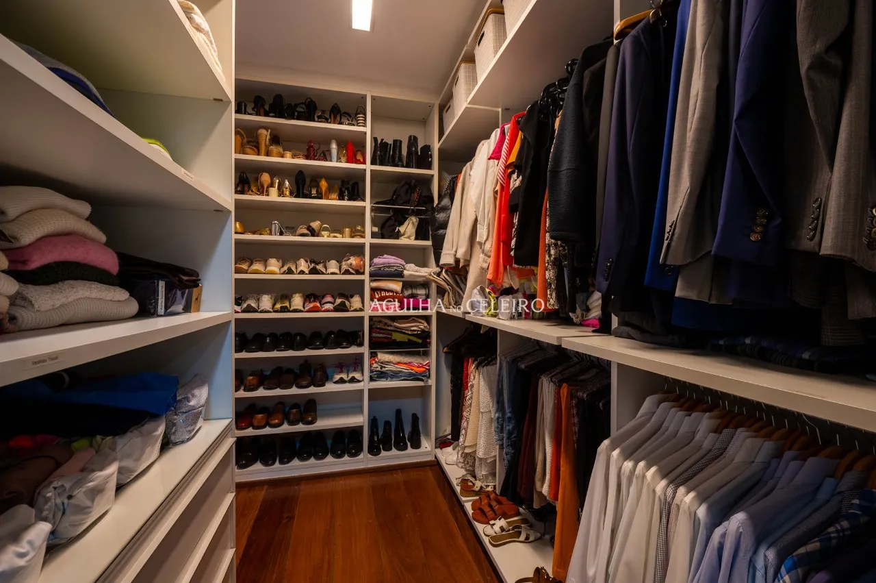 Uma casa de vila com alma, estilo e uma jabuticabeira no centro á venda na Vila Olímpia – 17833