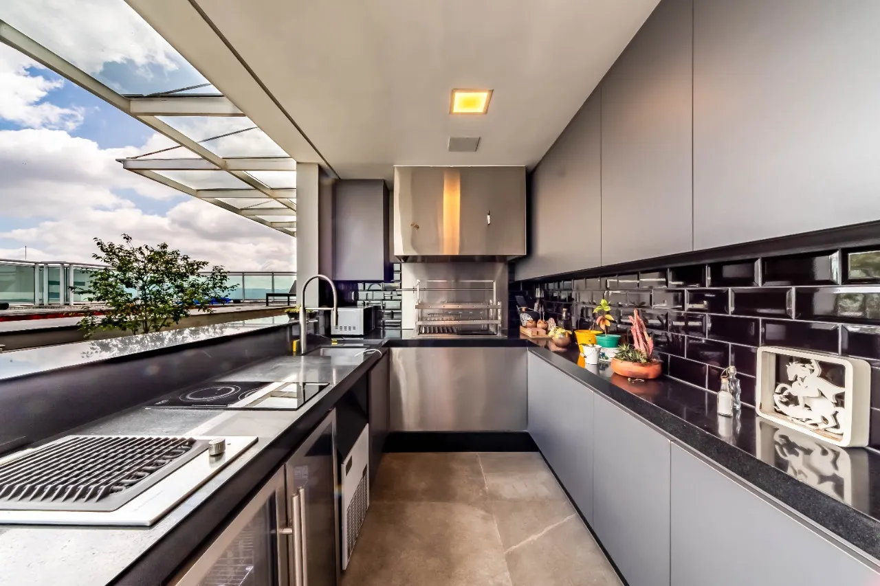 Cobertura mobiliada, com acabamentos lindos, piscina aquecida e vista maravilhosa, em Perdizes. – 19523