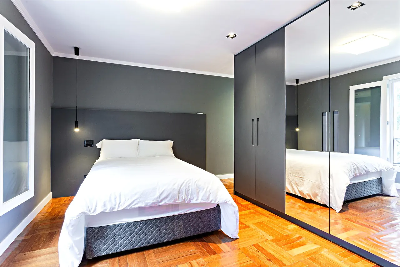 Casa em condomínio com jardim privativo, lareira e espaço gourmet. – 19604