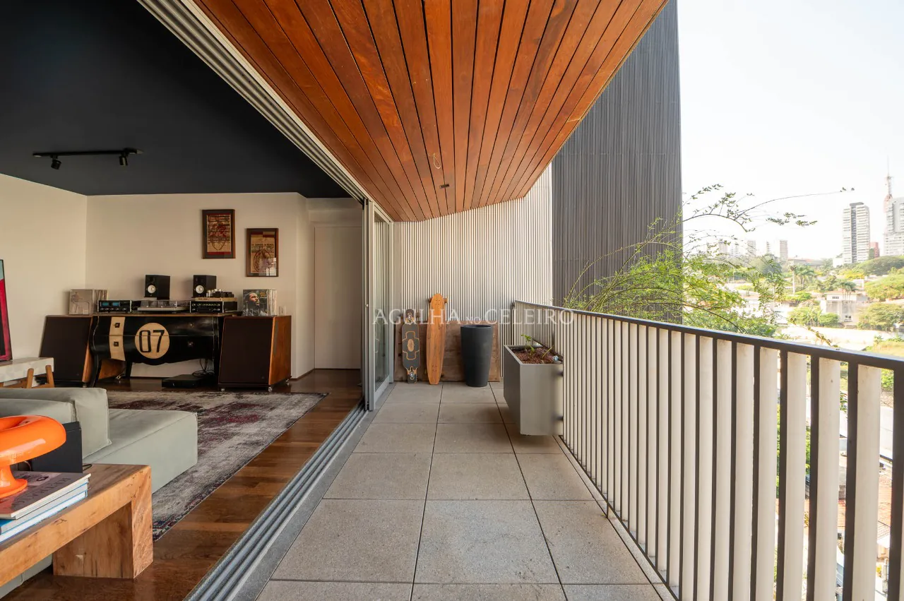 Já é um Clássico: o melhor da Zarvos, na Vila Madalena – AP2338