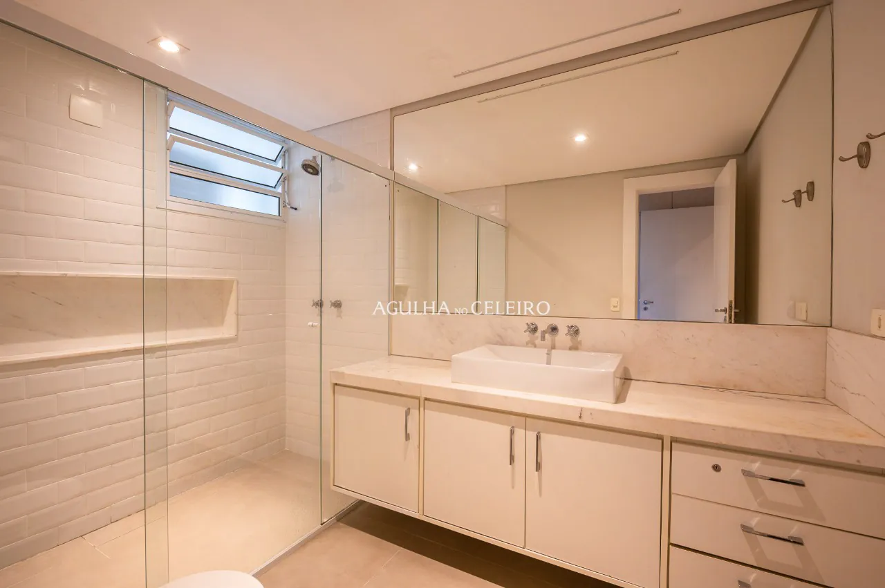 Apartamento à venda no miolinho do Jardim América com janelões e varanda – AP3021 - imovel-18232-24