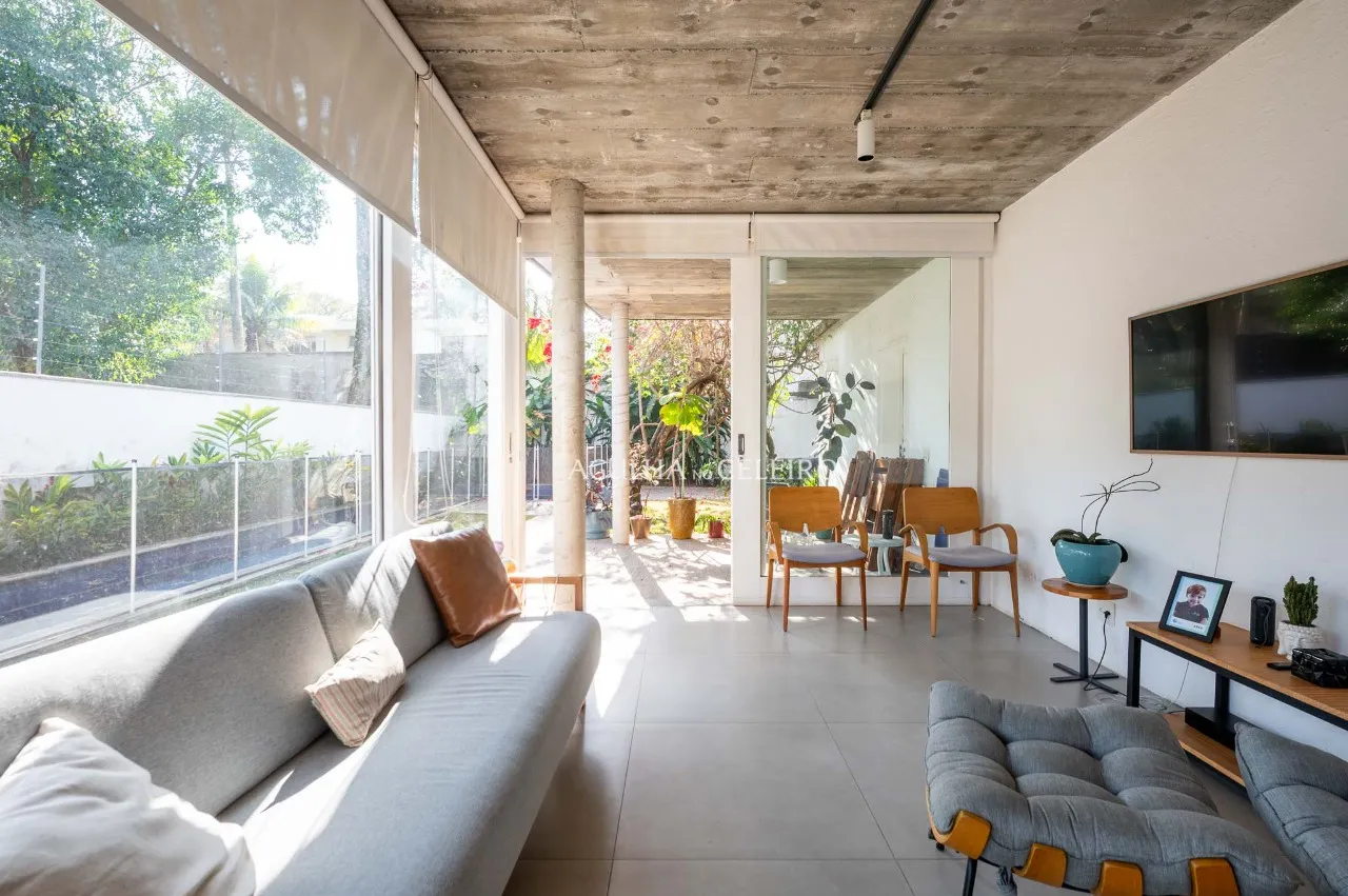 Uma casa ao serviço da Arquitetura, na localização de sonho de Alto de Pinheiros – CA0582