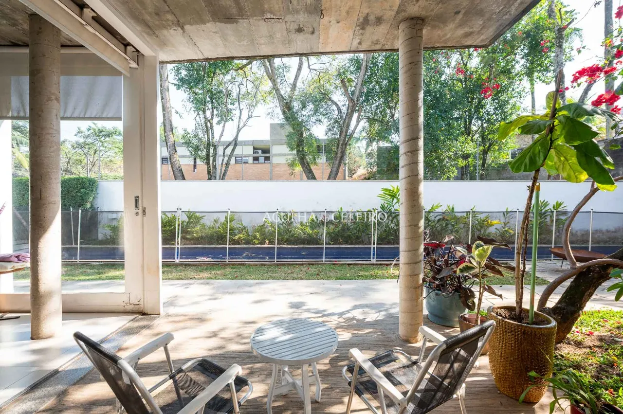 Uma casa ao serviço da Arquitetura, na localização de sonho de Alto de Pinheiros – CA0582