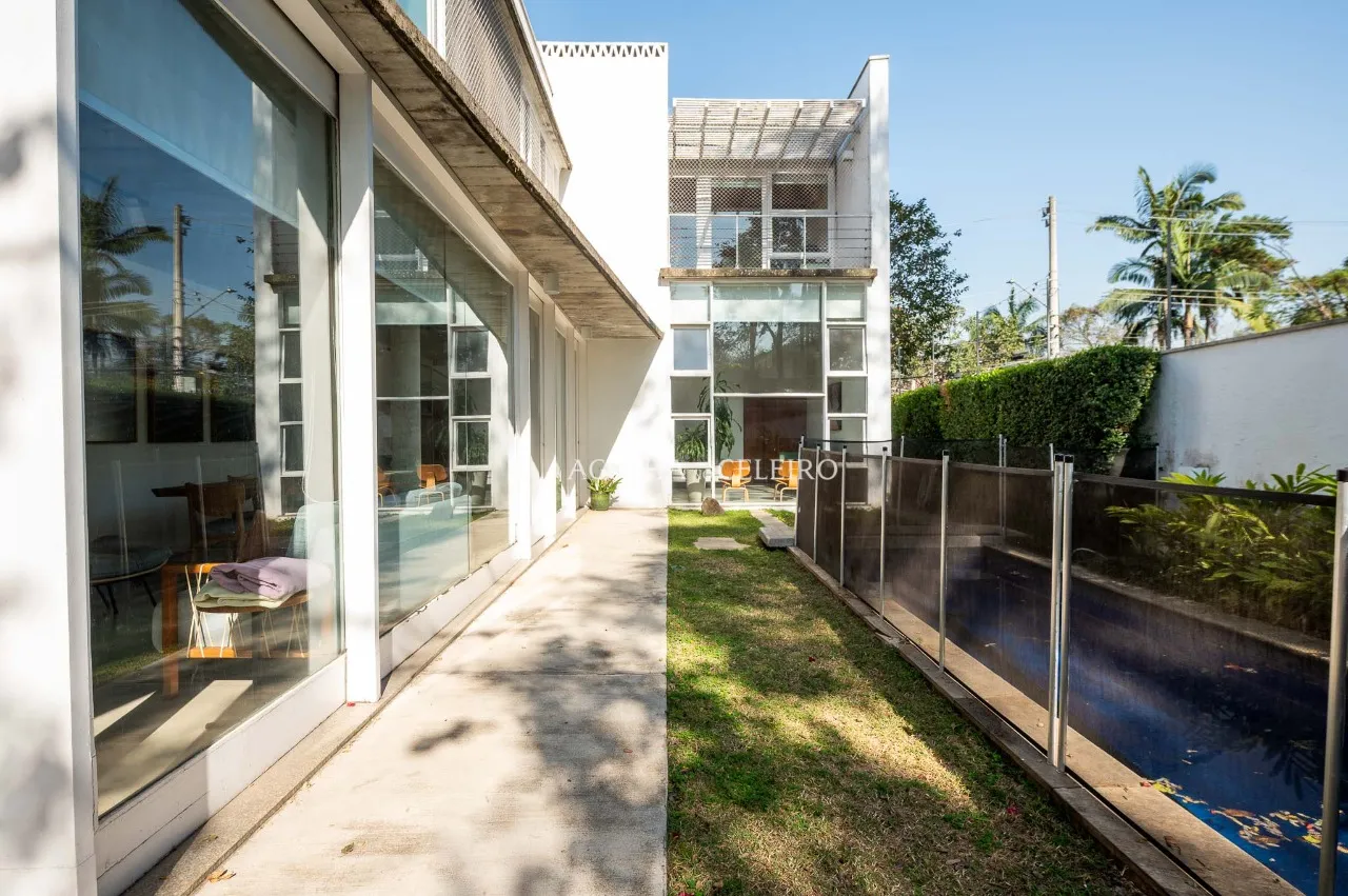 Uma casa ao serviço da Arquitetura, na localização de sonho de Alto de Pinheiros – CA0582