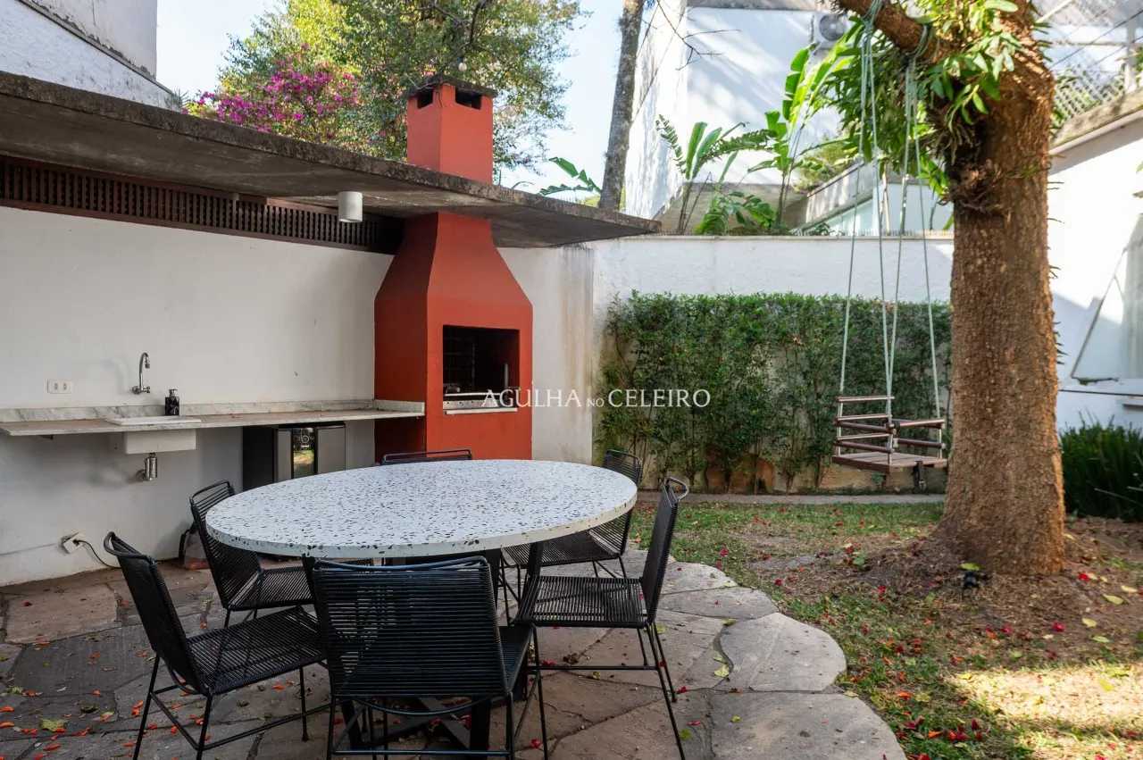 Uma casa ao serviço da Arquitetura, na localização de sonho de Alto de Pinheiros – CA0582