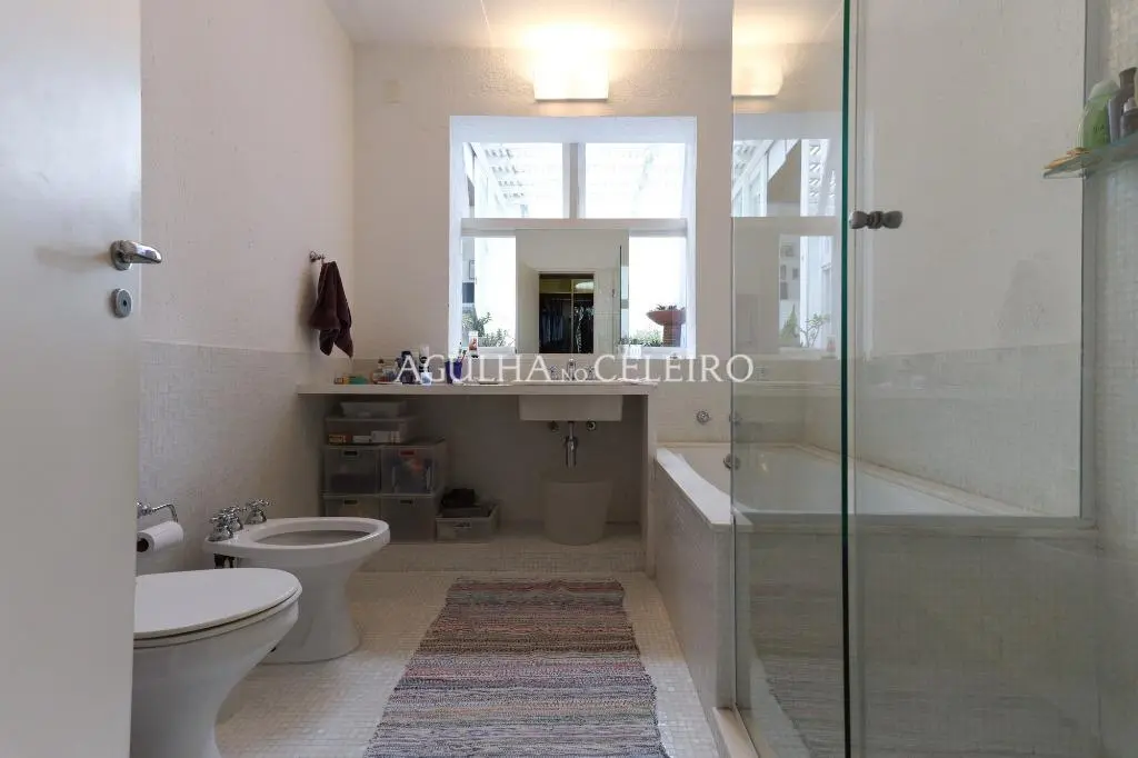 Uma casa ao serviço da Arquitetura, na localização de sonho de Alto de Pinheiros – CA0582