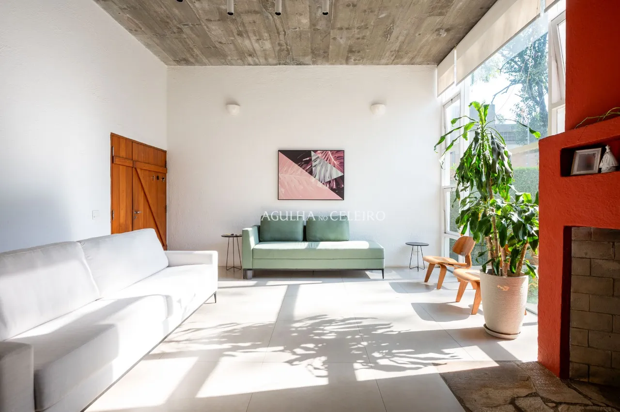 Uma casa ao serviço da Arquitetura, na localização de sonho de Alto de Pinheiros – CA0582