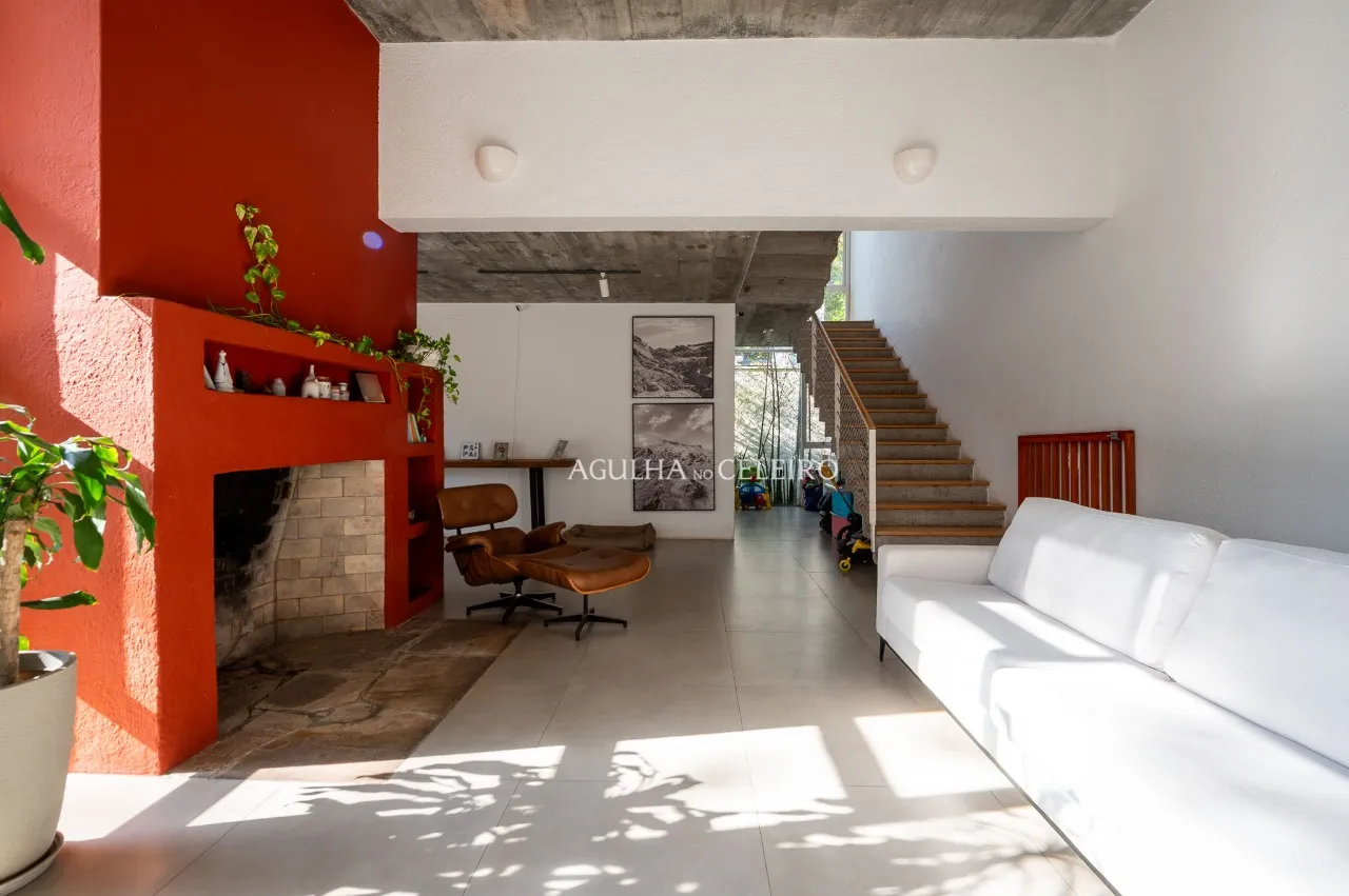 Uma casa ao serviço da Arquitetura, na localização de sonho de Alto de Pinheiros – CA0582