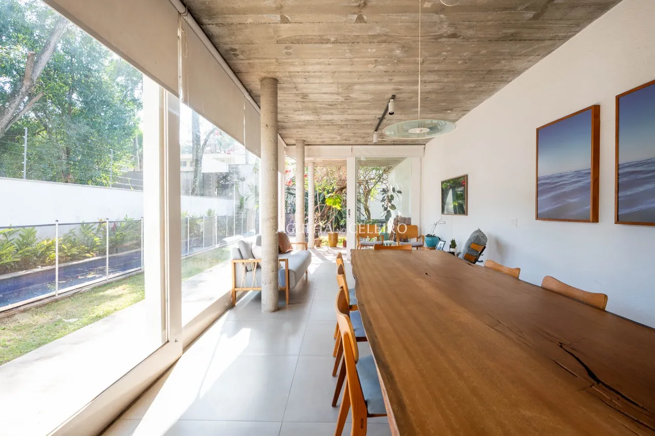 Uma casa ao serviço da Arquitetura, na localização de sonho de Alto de Pinheiros – CA0582