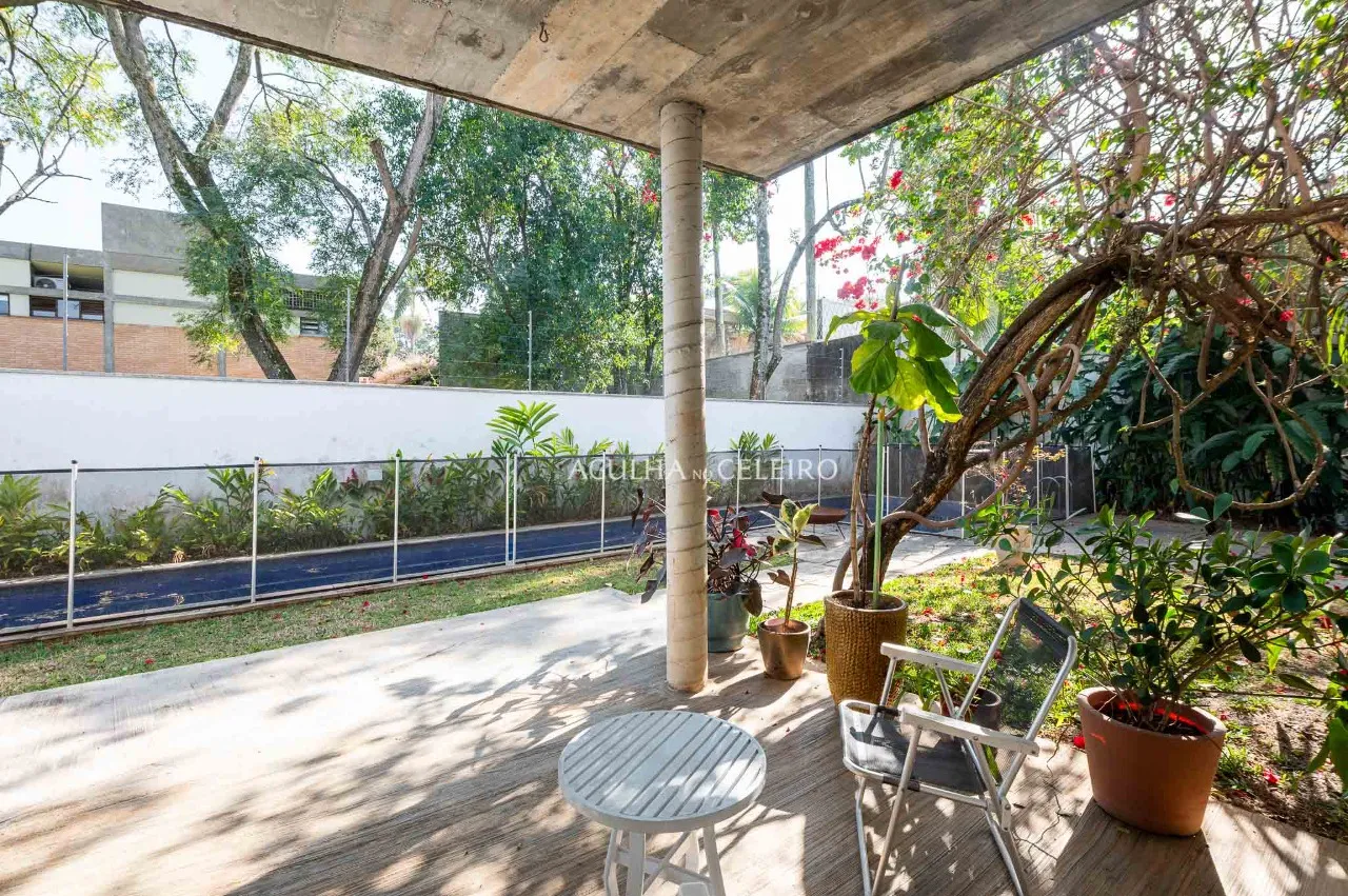 Uma casa ao serviço da Arquitetura, na localização de sonho de Alto de Pinheiros – CA0582