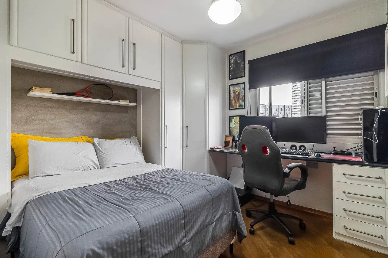 Cobertura ensolarada com vista livre para a Hélio Pellegrino na Vila Olímpia. – 17864