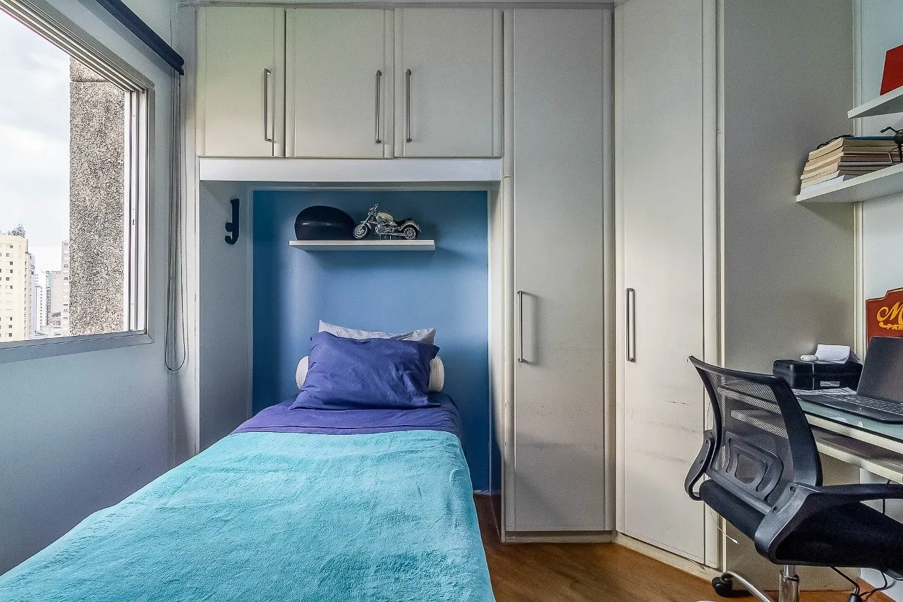 Cobertura ensolarada com vista livre para a Hélio Pellegrino na Vila Olímpia. – 17864