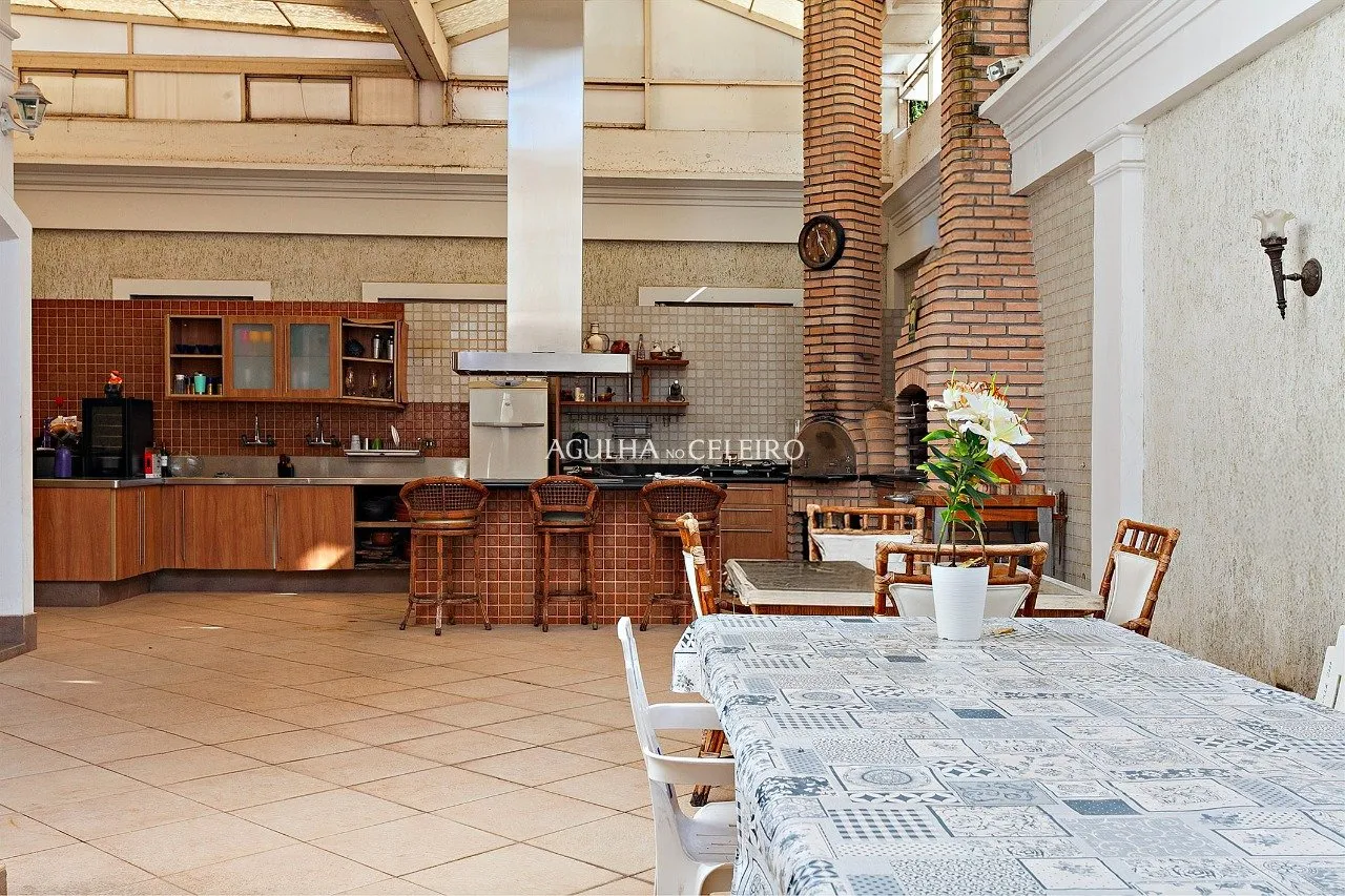 Casa térrea ampla com estilo clássico. – 18685 - imovel-39046-37