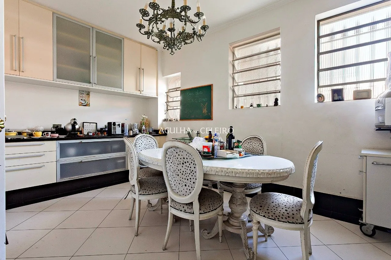 Casa térrea ampla com estilo clássico. – 18685 - imovel-39046-28