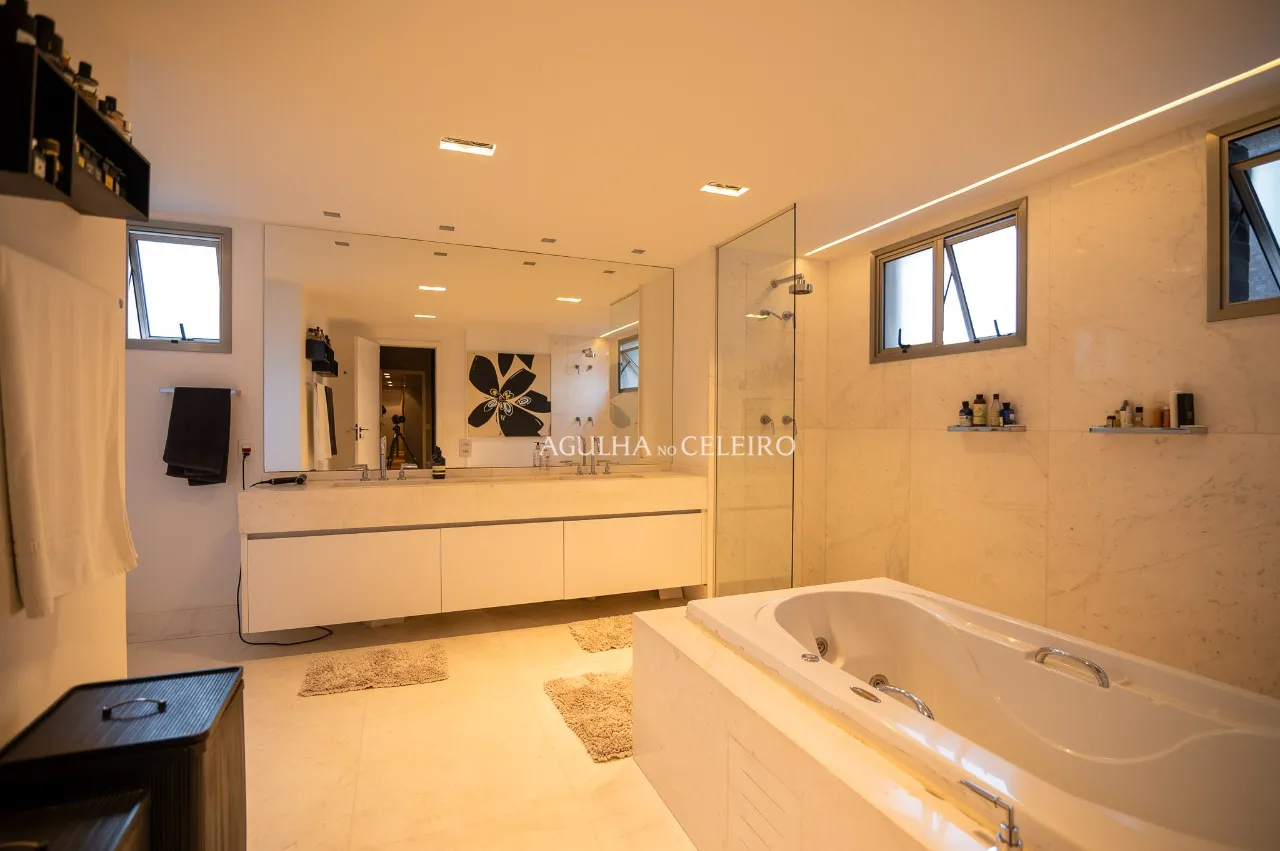 Apartamento maravilhoso com a maior varanda do bairro à venda no Campo Belo. – 18899