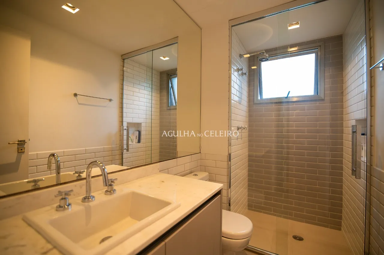 Apartamento maravilhoso com a maior varanda do bairro à venda no Campo Belo. – 18899