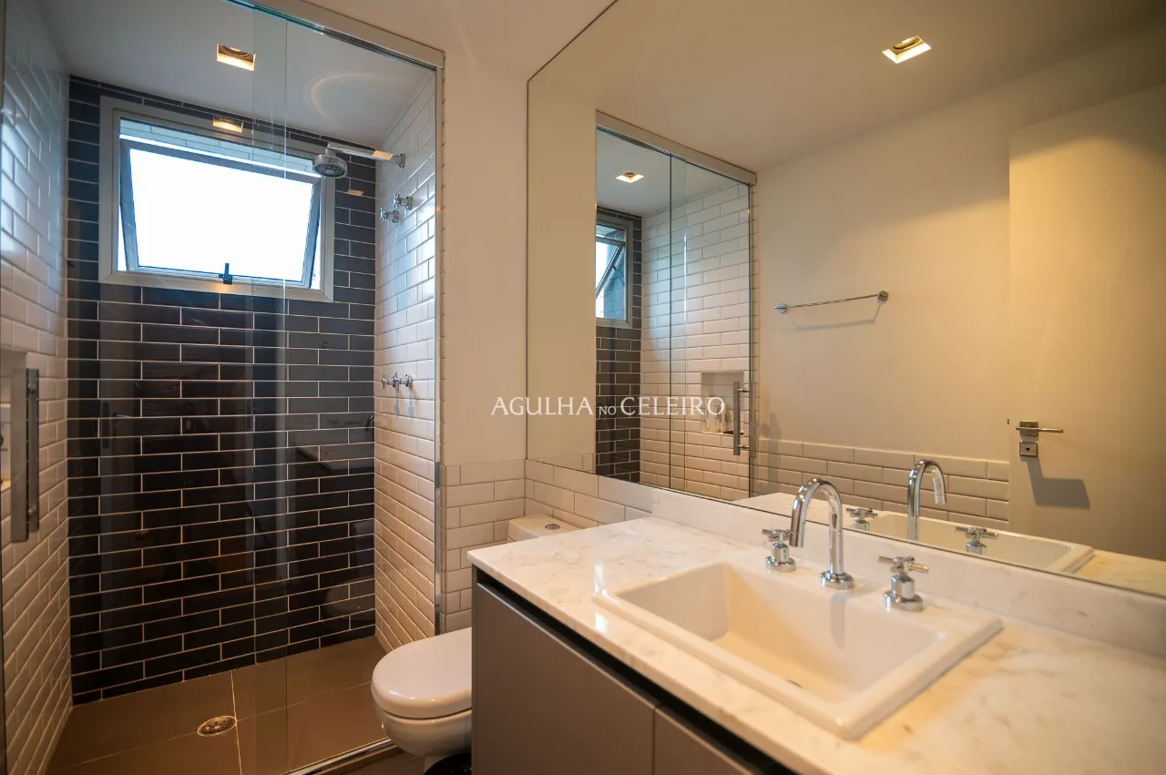 Apartamento maravilhoso com a maior varanda do bairro à venda no Campo Belo. – 18899