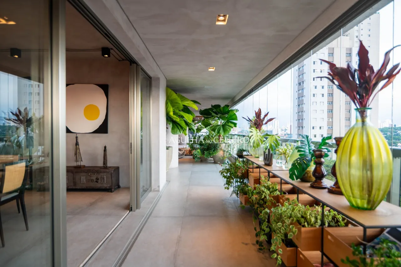 Apartamento maravilhoso com a maior varanda do bairro à venda no Campo Belo. – 18899