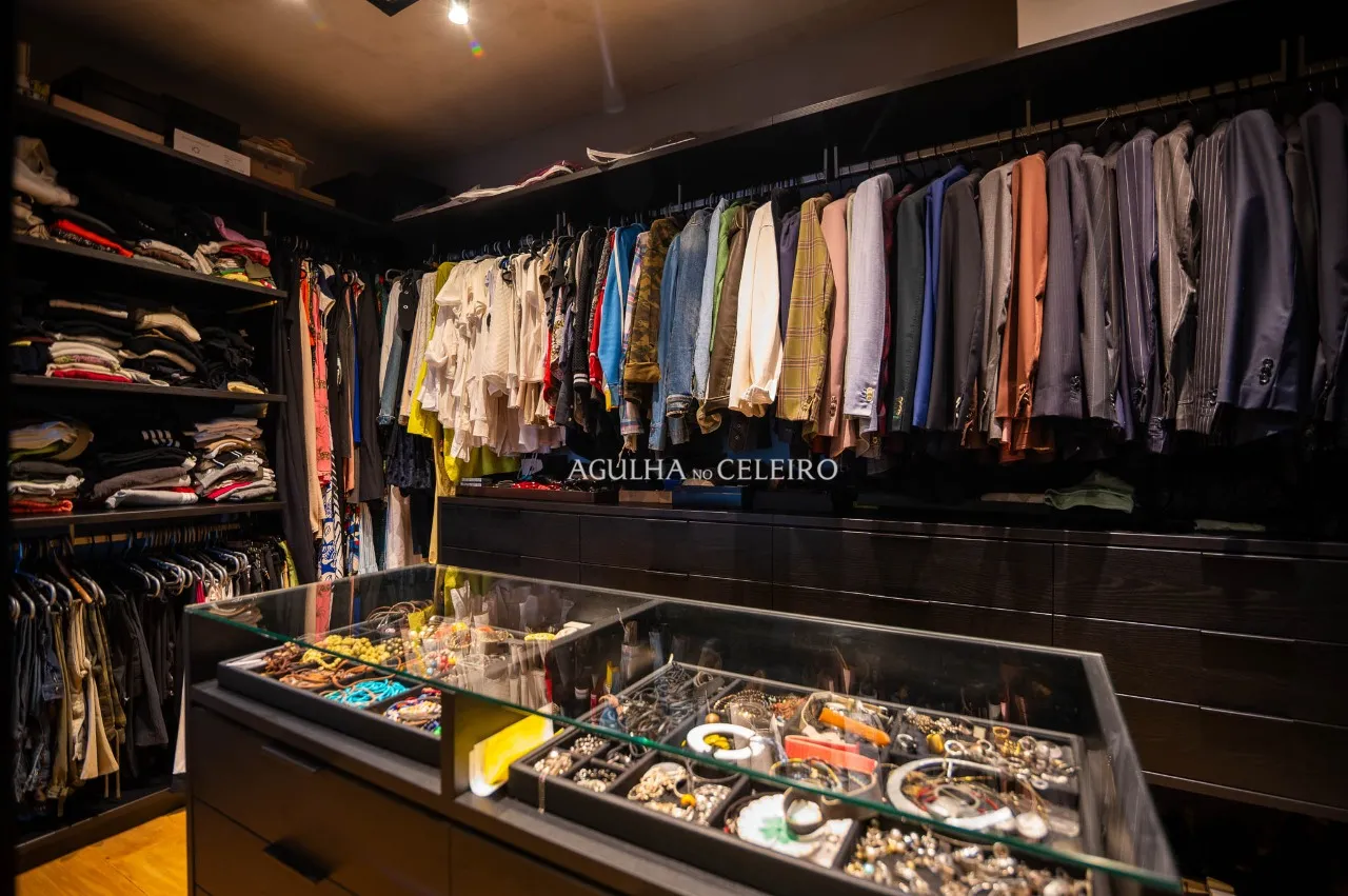 Apartamento maravilhoso com a maior varanda do bairro à venda no Campo Belo. – 18899